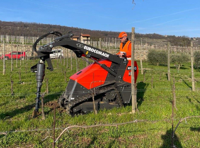 Minikettenlader MTL50 mit Erdbohrer
