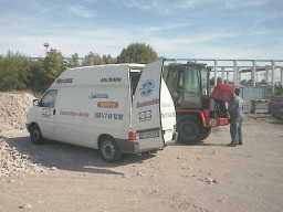 Servicefahrzeug auf der Baustelle