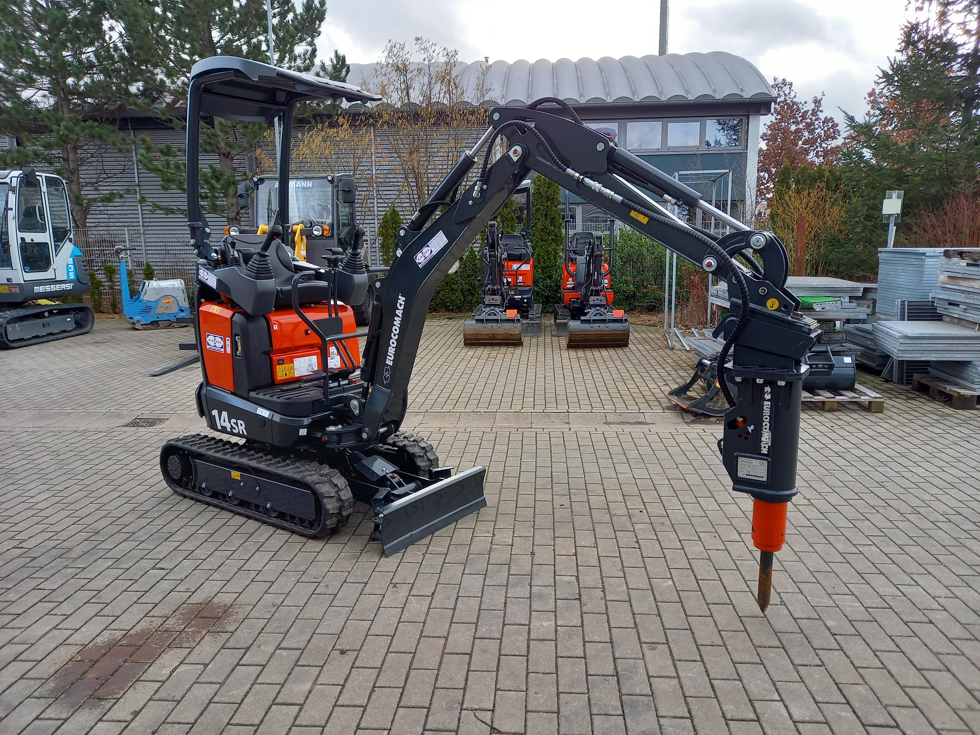 Eurocomach ES14ZT mit Hydraulikabbruchhammer Eurocomach ES14ZT mit Hydraulikabbruchhammer
